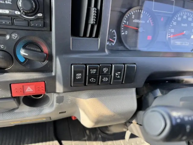 いすゞ エルフ BKG-NKR85AR(2WD)の写真33