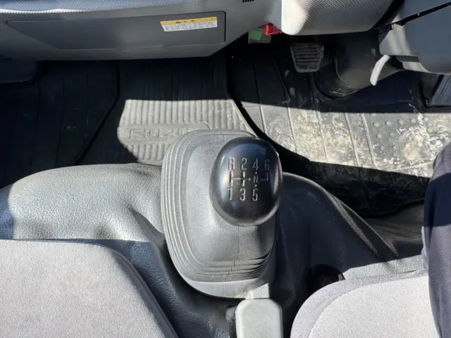 いすゞ エルフ BKG-NKR85AR(2WD)の写真34