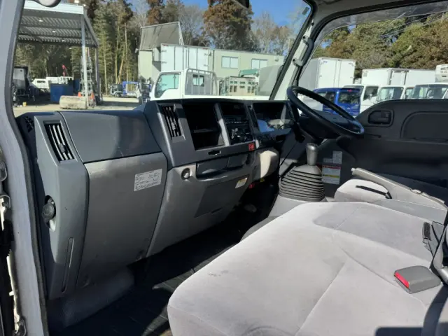 いすゞ エルフ BKG-NKR85AR(2WD)の写真35