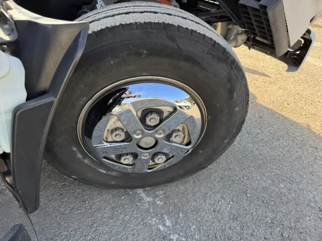 いすゞ エルフ BKG-NKR85AR(2WD)の写真41