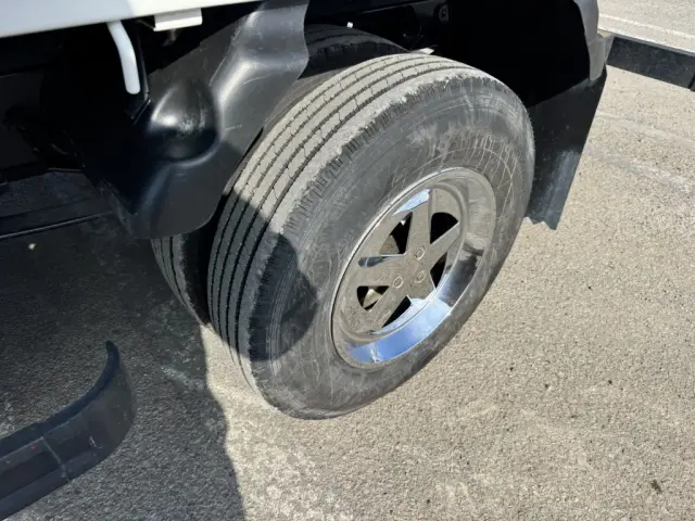 いすゞ エルフ BKG-NKR85AR(2WD)の写真43