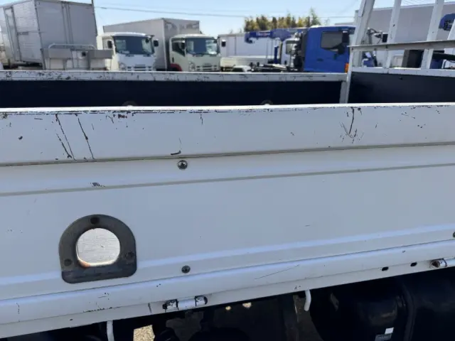 いすゞ エルフ BKG-NKR85AR(2WD)の写真45