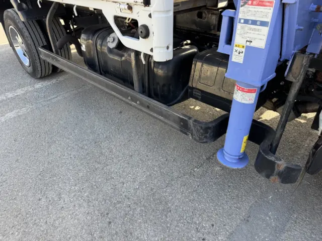 いすゞ エルフ BKG-NKR85AR(2WD)の写真46