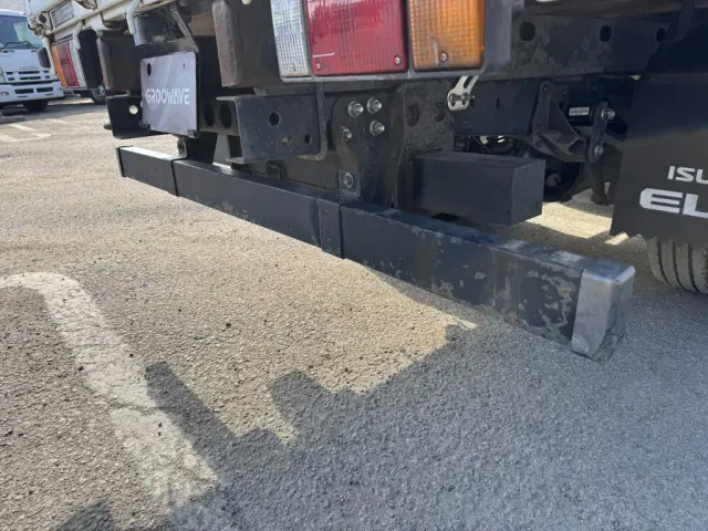 いすゞ エルフ BKG-NKR85AR(2WD)の写真47