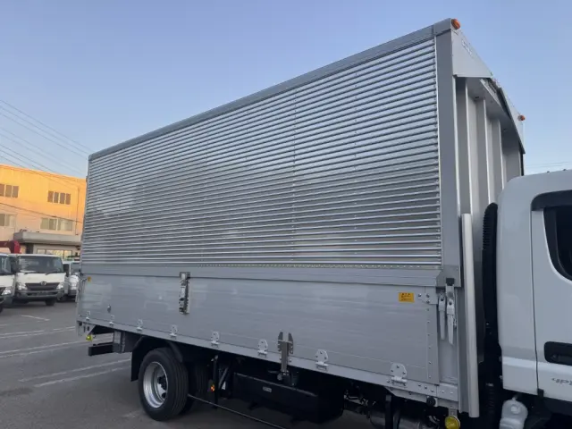 三菱 キャンター 2PG-FEB90(2WD)の写真6