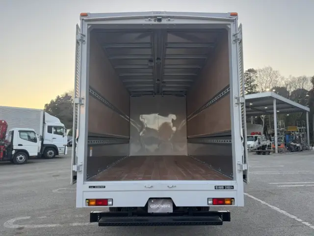 三菱 キャンター 2PG-FEB90(2WD)の写真9