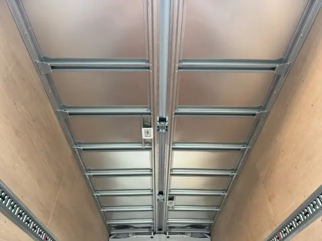 三菱 キャンター 2PG-FEB90(2WD)の写真13