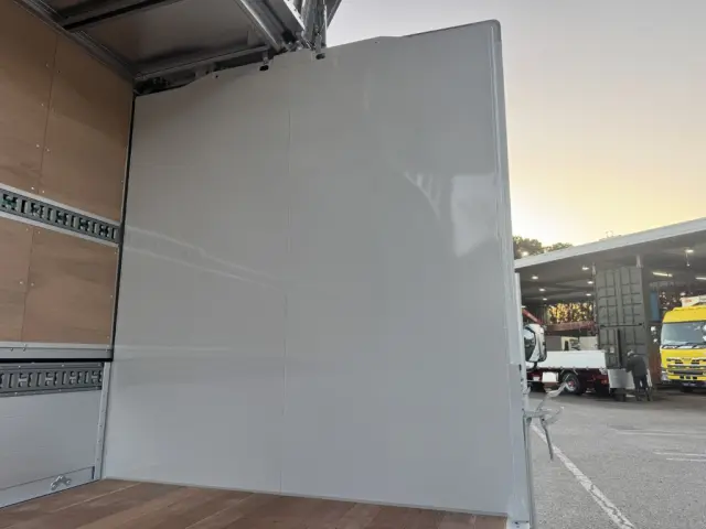 三菱 キャンター 2PG-FEB90(2WD)の写真17