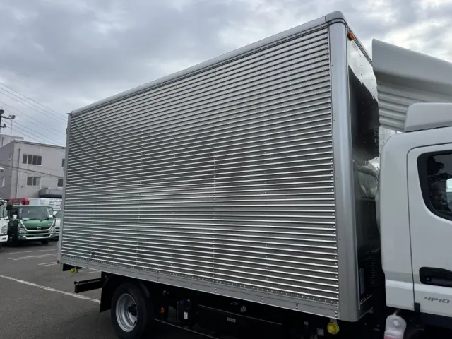 平ボディー、ダンプ、クレーン、冷凍車、ウイングなど各種トラック取り揃えており、毎日様々な中古トラックが入庫しています。|三菱 キャンター 2RG-FEB50(2WD)の写真8