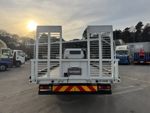 三菱 キャンター 2PG-FEB80(2WD)の写真8