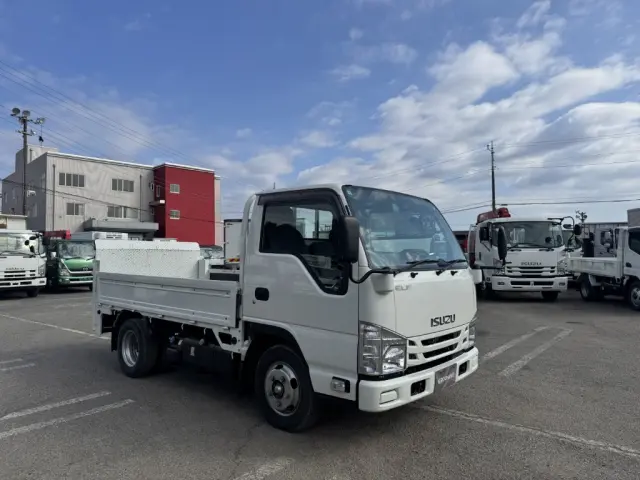 いすゞ エルフ 2RG-NJR88A(2WD)の写真2