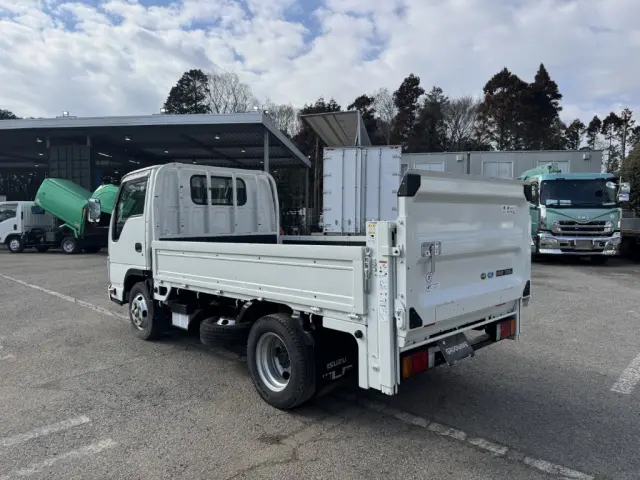 いすゞ エルフ 2RG-NJR88A(2WD)の写真4