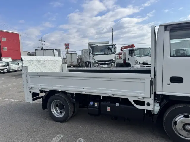 いすゞ エルフ 2RG-NJR88A(2WD)の写真6