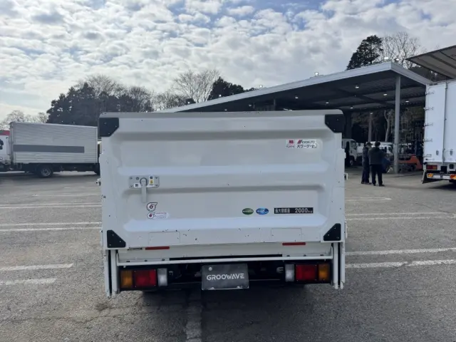 いすゞ エルフ 2RG-NJR88A(2WD)の写真8