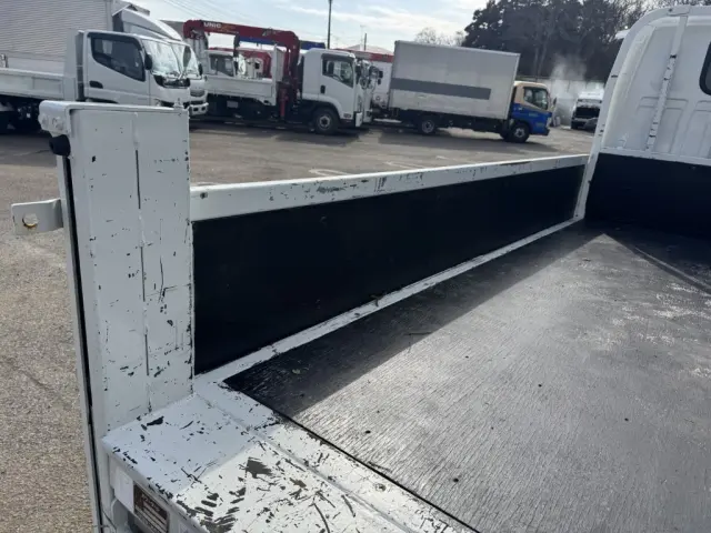 いすゞ エルフ 2RG-NJR88A(2WD)の写真10