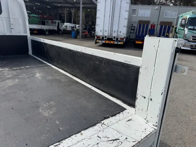 いすゞ エルフ 2RG-NJR88A(2WD)の写真11