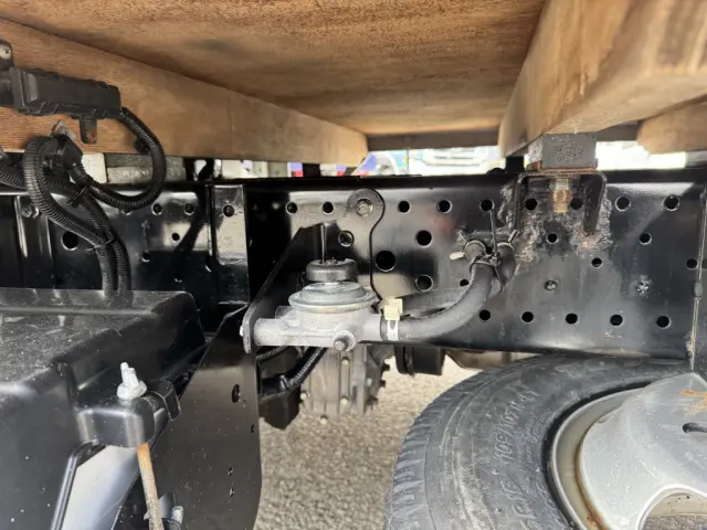 いすゞ エルフ 2RG-NJR88A(2WD)の写真17