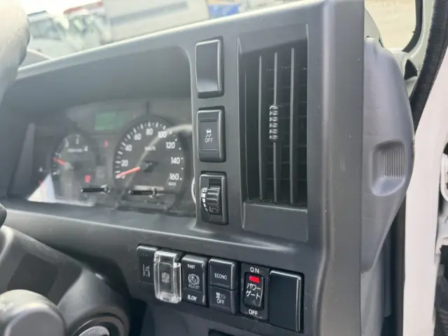 いすゞ エルフ 2RG-NJR88A(2WD)の写真24