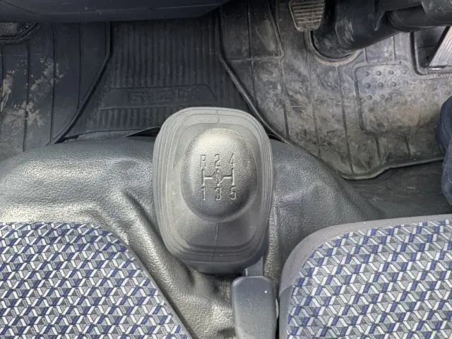 いすゞ エルフ 2RG-NJR88A(2WD)の写真27