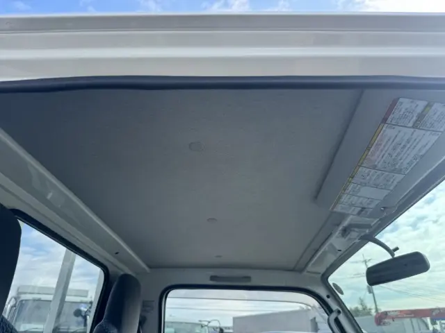 いすゞ エルフ 2RG-NJR88A(2WD)の写真30