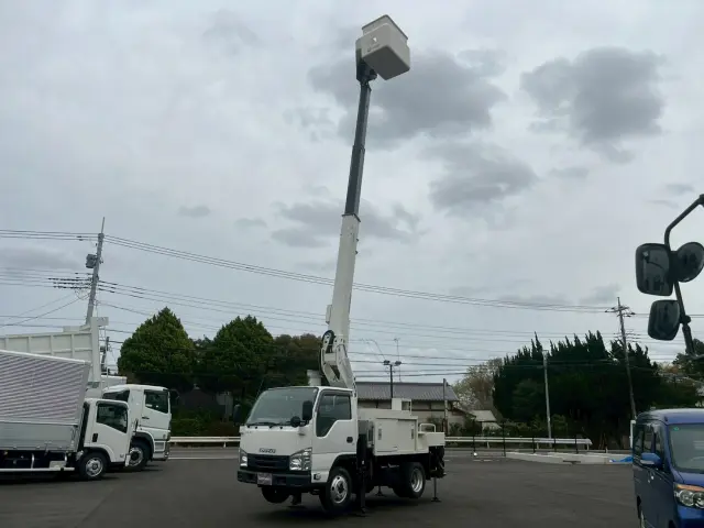 いすゞ エルフ TPG-NKS85AN(4WD)の写真13