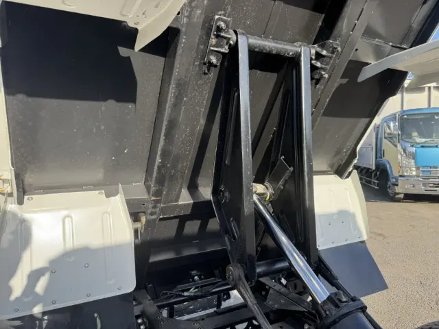 いすゞ エルフ 2PG-NKS88AD(4WD)の写真15