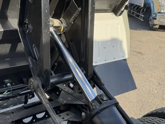 いすゞ エルフ 2PG-NKS88AD(4WD)の写真16