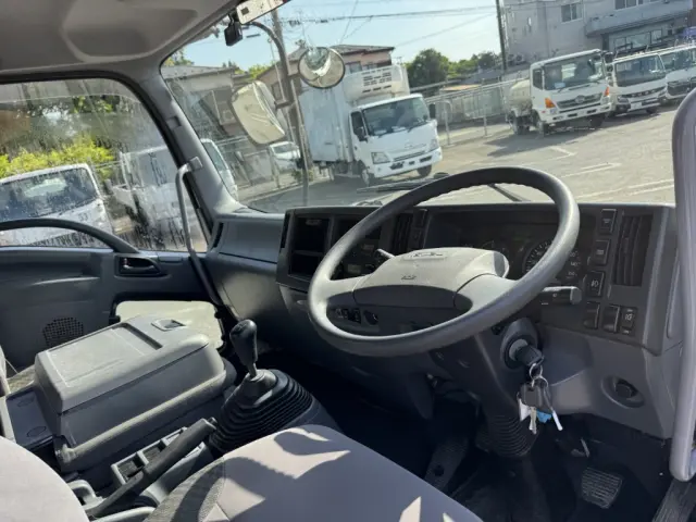 いすゞ フォワード 2RG-FRR90S2(2WD)の写真32