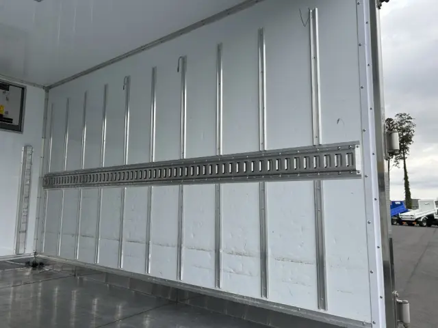 三菱 キャンター TPG-FBA50(2WD)の写真12