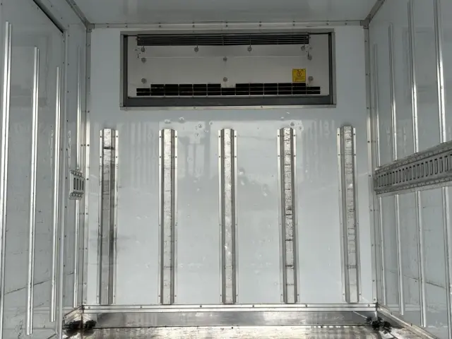 三菱 キャンター TPG-FBA50(2WD)の写真15