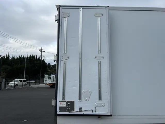 三菱 キャンター TPG-FBA50(2WD)の写真18