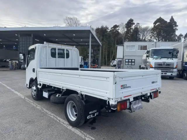 いすゞ エルフ 2TG-NJR88AF(2WD)の写真4