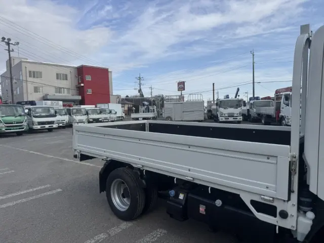 いすゞ エルフ 2TG-NJR88AF(2WD)の写真6