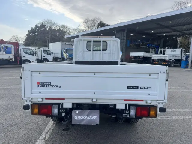 いすゞ エルフ 2TG-NJR88AF(2WD)の写真8