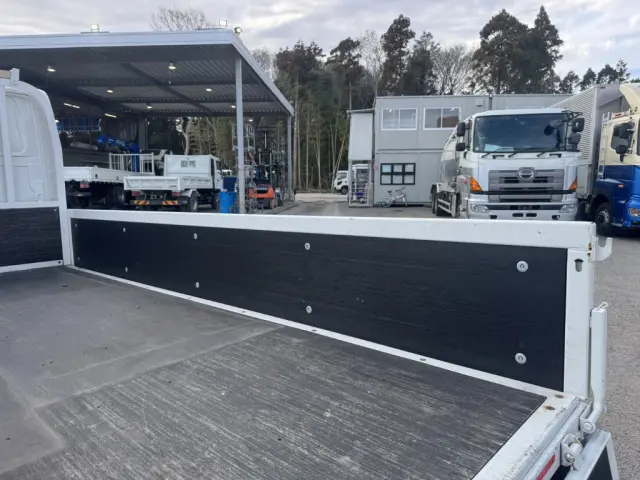 いすゞ エルフ 2TG-NJR88AF(2WD)の写真11