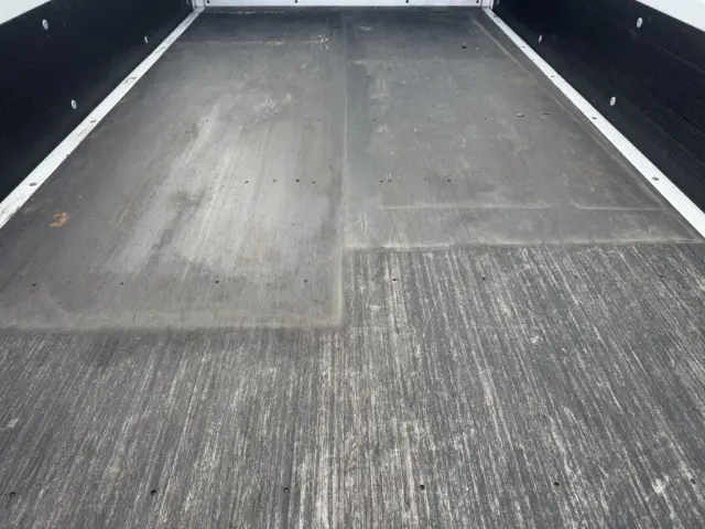 いすゞ エルフ 2TG-NJR88AF(2WD)の写真12