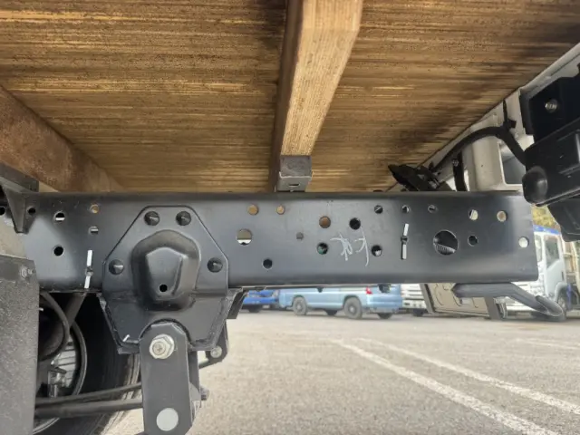 いすゞ エルフ 2TG-NJR88AF(2WD)の写真17