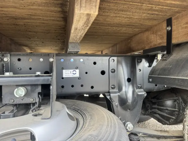 いすゞ エルフ 2TG-NJR88AF(2WD)の写真18