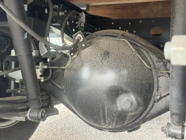 いすゞ エルフ 2TG-NJR88AF(2WD)の写真19