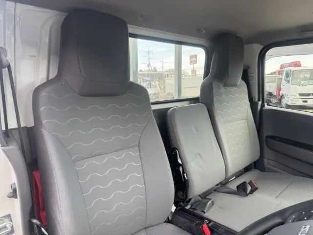 いすゞ エルフ 2TG-NJR88AF(2WD)の写真21