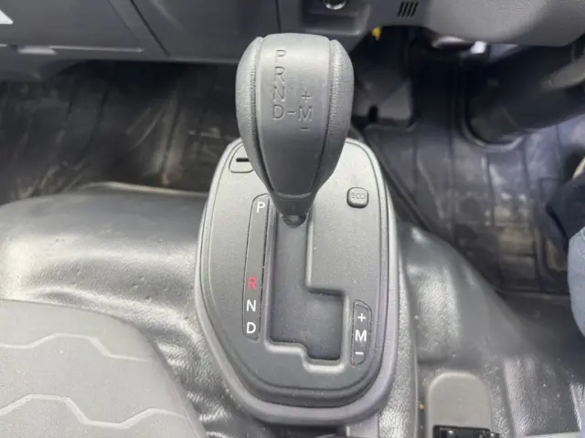 いすゞ エルフ 2TG-NJR88AF(2WD)の写真23