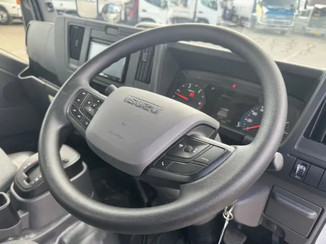 いすゞ エルフ 2TG-NJR88AF(2WD)の写真24