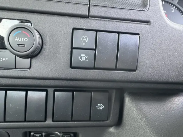 いすゞ エルフ 2TG-NJR88AF(2WD)の写真27