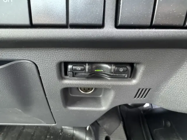 いすゞ エルフ 2TG-NJR88AF(2WD)の写真28