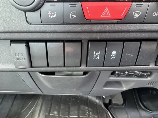 いすゞ エルフ 2TG-NJR88AF(2WD)の写真29