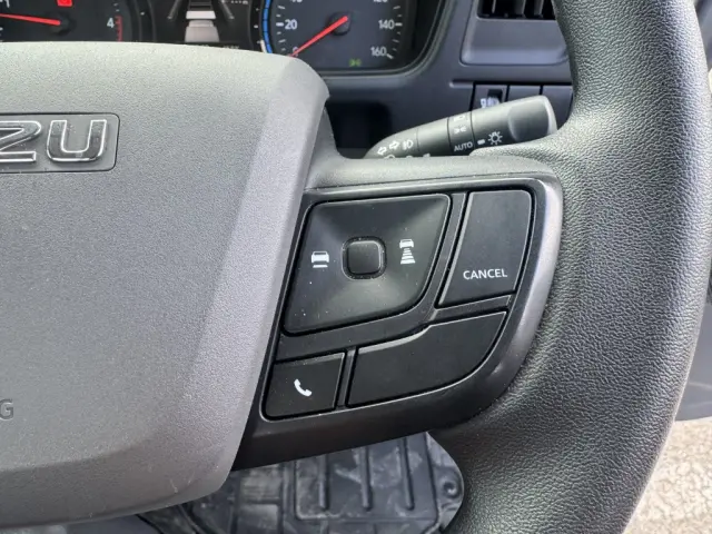 いすゞ エルフ 2TG-NJR88AF(2WD)の写真31