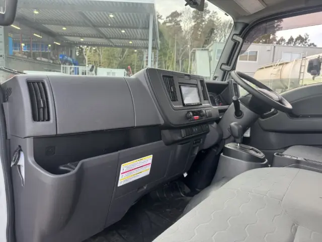 いすゞ エルフ 2TG-NJR88AF(2WD)の写真33