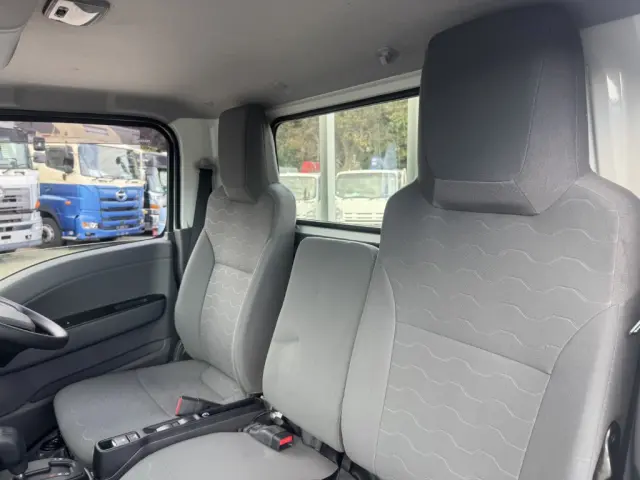 いすゞ エルフ 2TG-NJR88AF(2WD)の写真34