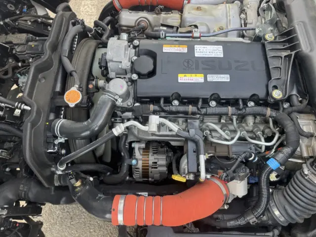 いすゞ エルフ 2TG-NJR88AF(2WD)の写真36