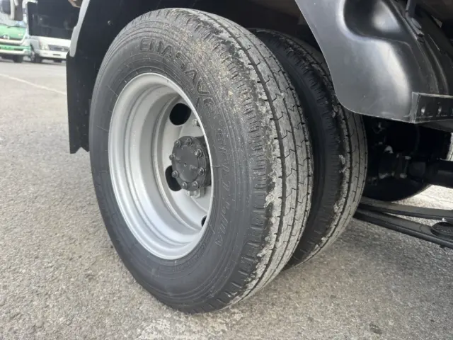 いすゞ エルフ 2TG-NJR88AF(2WD)の写真40